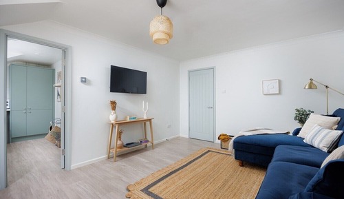 House (2 Bedrooms)