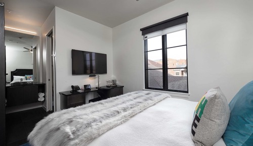 Studio (6 Bedrooms)