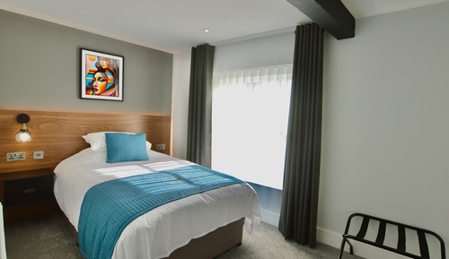 Single Room (4ft Bed)