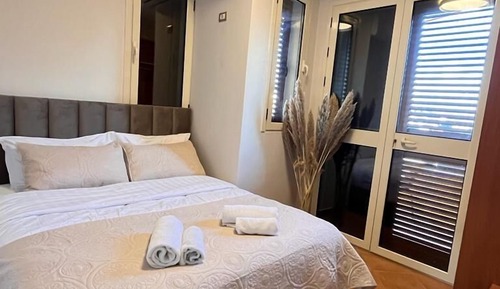 Comfort Apartment, Balcony, Hill View
