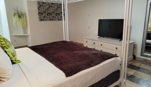 Comfort Room, 1 King Bed, Non Smoking, Private Bathroom