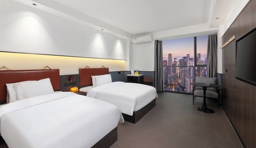 Basic Triple Room, City View