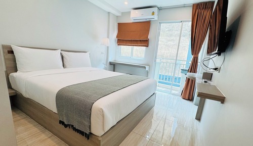 Superior Studio, 1 Queen Bed, Balcony