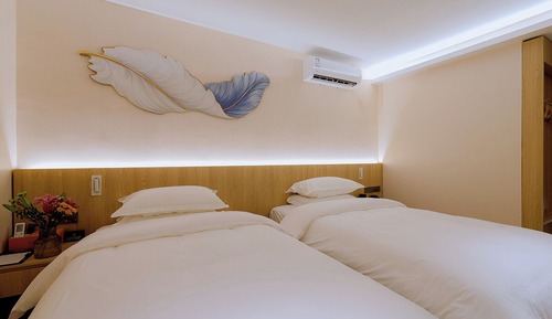 Signature Twin Room