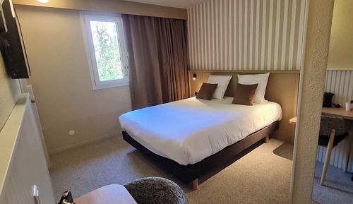 Connecting Rooms