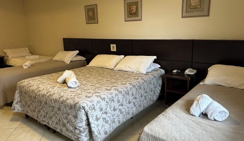 Deluxe Room, Multiple Beds, Private Bathroom