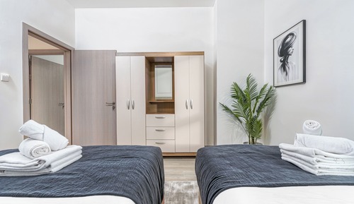 Premier Apartment, Balcony, Partial Lake View