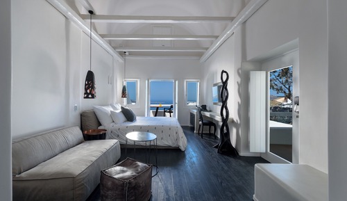 Honeymoon Pool Suite with Caldera Sunset View