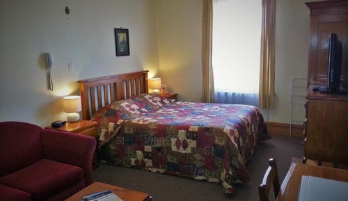 Deluxe Double Room, 1 Queen Bed, Patio, Courtyard View