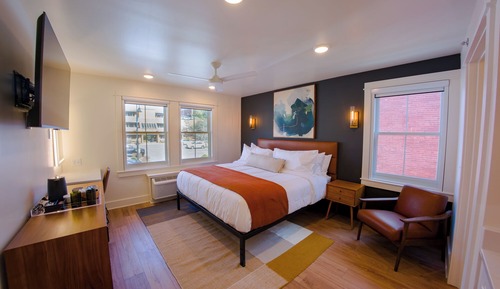 Presidential Room, City View, Corner