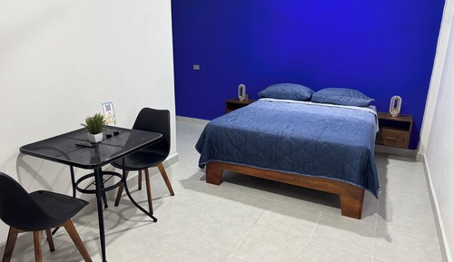 Deluxe Room, 1 Queen Bed, Courtyard View, Poolside