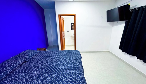 Deluxe Room, 1 Queen Bed, Pool View, Poolside
