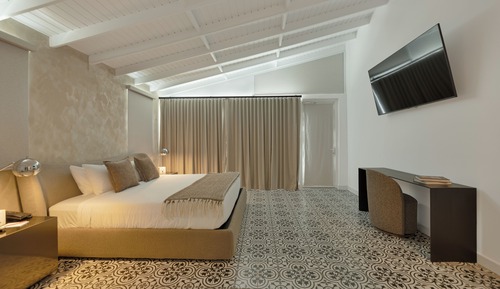 Panoramic Suite, City View