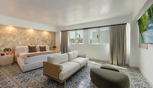 Signature Suite, 1 King Bed, Non Smoking