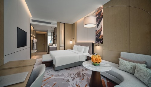 Standard Room, 1 King Bed, Club Lounge Access, Garden View