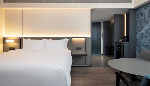 Deluxe Room, 1 King Bed, Air conditioning, City View
