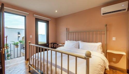 Junior Suite, Courtyard View