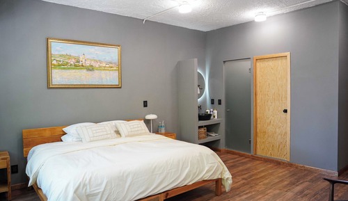 Economy Room
