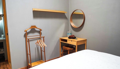 Room, No Windows