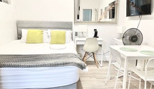 Classic Studio, 1 King Bed