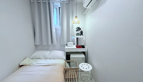 Basic Single Room, 1 Large Twin Bed, Non Smoking, Private Bathroom