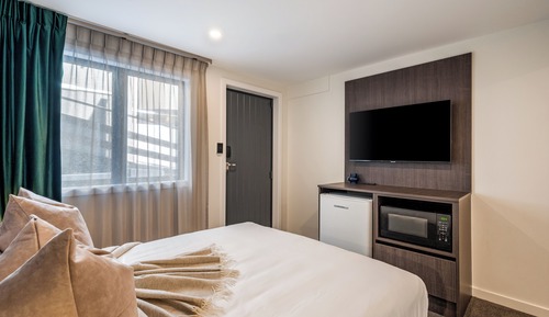 Deluxe Studio, 1 Queen Bed