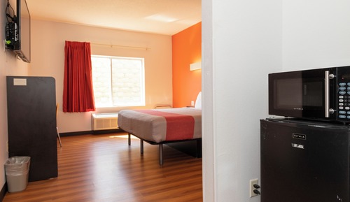 Standard Single Room, 1 King Bed, Accessible Bathtub, Non Smoking