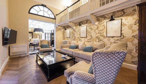 Deluxe Apartment