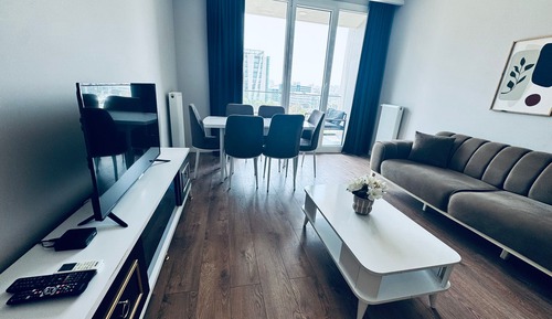 Deluxe Residence 2 master bedroom 1 saloon  with a large balcony
