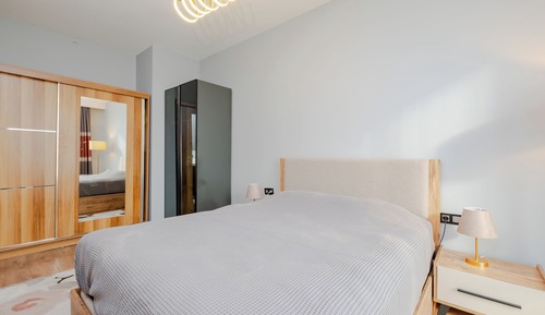 Deluxe Residence 2 rooms 1 saloon  with a balcony