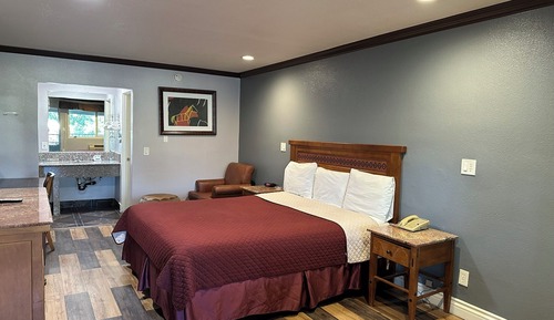 Standard Single Room, 1 King Bed, Smoking