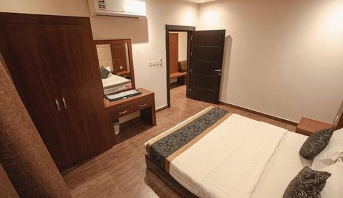 Basic Apartment, 1 King Bed