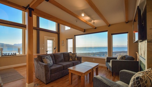 Luxury Condo, 3 Bedrooms, Balcony, Ocean View (722)