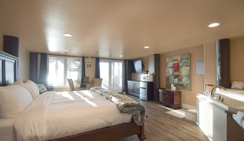 Luxury Studio Suite, Jetted Tub, Ocean View (609)