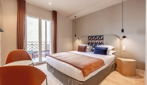 Deluxe Suite