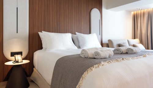 Deluxe Room with Heated Swim Up Pool
