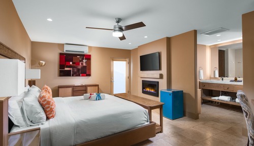 Luxury Suite, Patio, Pool View