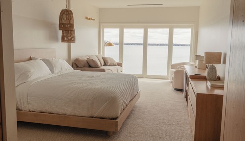 Lakeside Signature Crew Suite