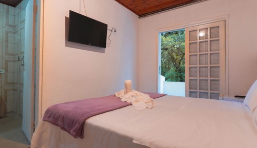 Comfort Room, Patio, Mountain View
