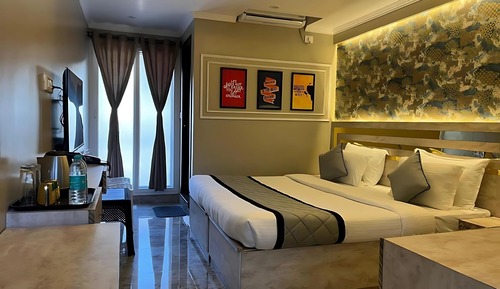 Luxury Room, 1 King Bed, Balcony