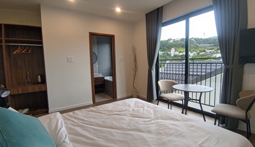 Deluxe Double Room, Bathtub