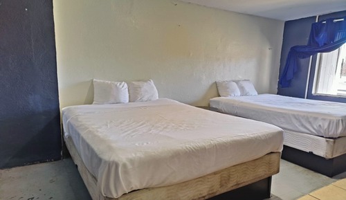 Room, 2 Queen Beds, Kitchenette