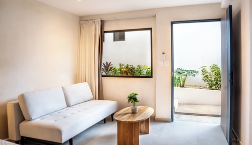 Comfort Room, Garden View