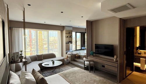 Jacuzzi suite City view