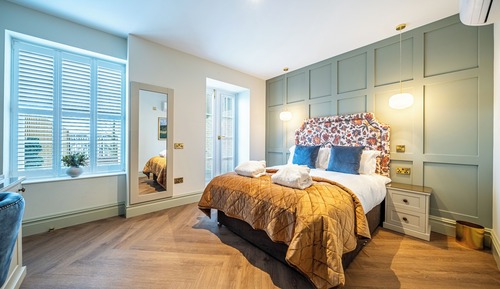 Classic Room, 1 King Bed, Garden Area