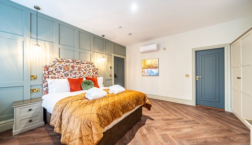 Classic Room, 1 King Bed (3)