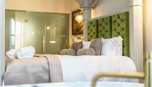 Luxury Suite, City View