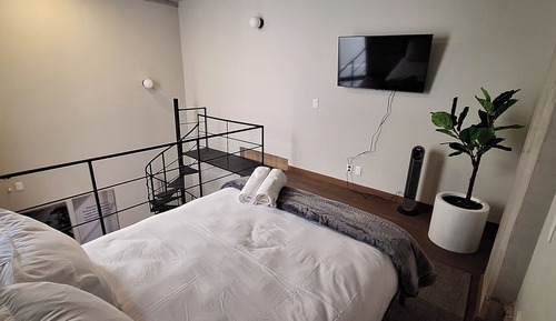 Deluxe Studio