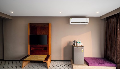 Club room with Balcony