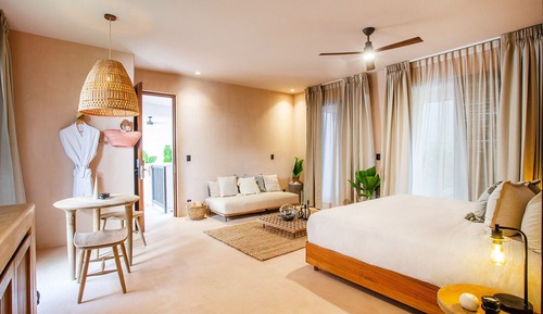 Junior Room, 1 King Bed